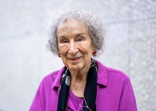 Margaret Atwood wird immer wieder für den Literaturnobelpreis gehandelt (Archivbild). - © Monika Skolimowska/dpa