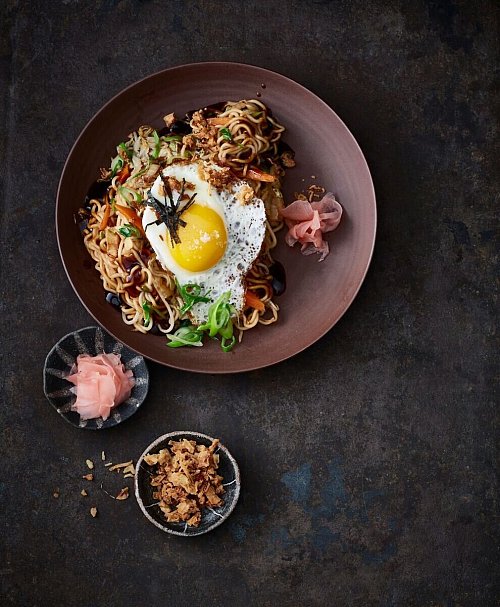 Yakisoba ist ein Nudelgericht der japanischen Küche. - © Julia Hörsch/Gräfe und Unzer Verlag/dpa-tmn