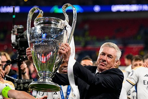 Allein mit Real gewann Carlo Ancelotti dreimal den Henkelpott. - © Tom Weller/dpa