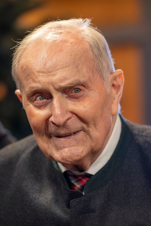 Seit über 40 Jahren coacht Helmut Huber die Münchner Oberbürgermeister für den Wiesnanstich. - © Peter Kneffel/dpa