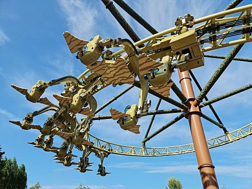 «Gozimba» heißt die neue Achterbahn im Serengeti-Park. Das Besondere: eine Steuerungsfunktion für Überschläge. - © Serengeti-Park/dpa-tmn