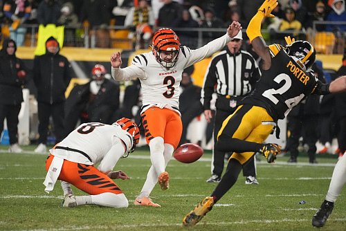 Bengals-Kicker Cade York verwandelte vier Field Goals. - © Gene J. Puskar/AP/dpa