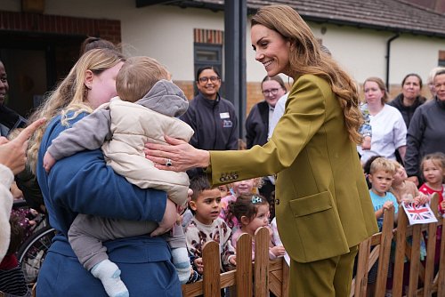 Kate beim Besuch einer Wohltätigkeitsorganisation in Oxford. - © Kirsty Wigglesworth/POOL AP/AP/dpa