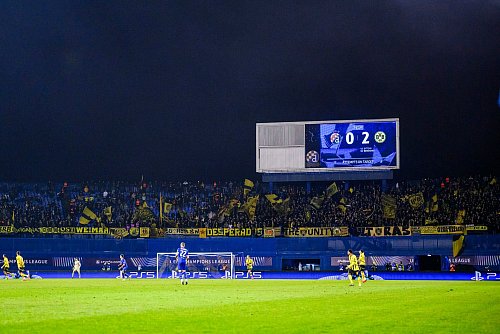 Die BVB-Fans beschwerten sich über übergriffige Kontrollen - © Tom Weller/dpa