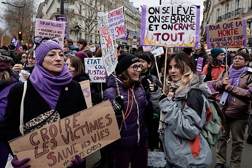 Bei den Protesten wird der Ruf nach klareren Gesetzen laut. - © Stephane De Sakutin/AFP/dpa