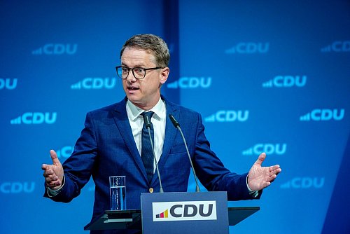 CDU-Generalsekretär Casten Linnemann ist dafür, mutmaßlich Arbeitsunwilligen das Bürgergeld komplett zu streichen. (Archivfoto) - © Kay Nietfeld/dpa