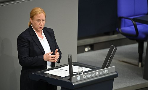 Die stellvertretende SPD-Fraktionschefin Dagmar Schmidt kritisiert den Vorstoß von CDU-Generalsekretär Carsten Linnemann für einen harten Kurs beim Bürgergeld. (Archivbild) - © Katharina Kausche/dpa