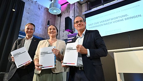 Die Sondierungsgespräche für eine Brombeer-Koalition in Thüringen sind abgeschlossen. Noch sind Fragen offen. - © Martin Schutt/dpa
