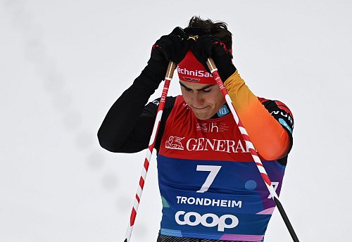 Frustriert im Ziel: Jan Stölben schied im Viertelfinale aus. - © Hendrik Schmidt/dpa