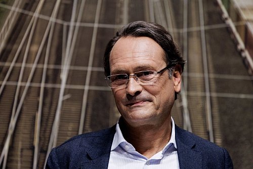 «Wo jetzt schon viele Fahrgäste unterwegs sind, bieten wir im neuen Fahrplan noch mehr Zugfahrten an», sagt der für den Fernverkehr zuständige Bahn-Vorstand Michael Peterson. (Archivbild) - © Carsten Koall/dpa