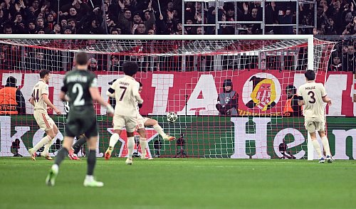 Fast die Führung für Celtic - Raphael Guerreiro rettet. - © Sven Hoppe/dpa