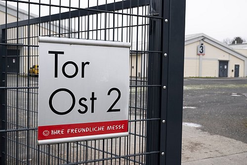 Mit rund 1.000 Leuten will sich die AfD in der Messe Gießen treffen - gesetzt den Fall, sie kommen durch. (Archivbild) - © Boris Roessler/dpa