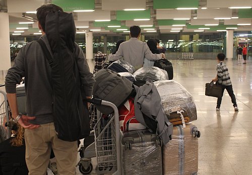 Viele ausreisewillige Afghanen harren seit Monaten oder gar Jahren in Islamabad aus. - © Nabila Lalee/dpa