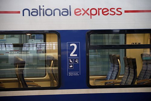National Express kehrt auf mehreren Linien zum regulären Fahrplan zurück. (Archivbild) - © Henning Kaiser/dpa