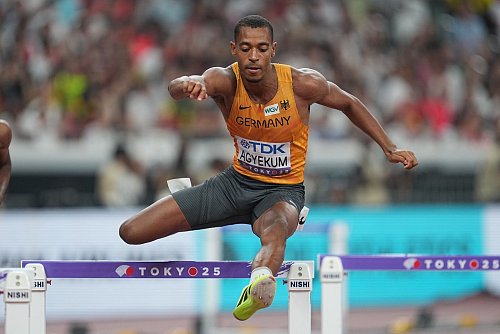 Emil Agyekum schaffte es über die 400 Meter Hürden überraschend ins Finale. - © Michael Kappeler/dpa