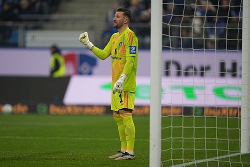 Steht auch in der Bundesliga für den HSV im Tor: Daniel Heuer Fernandes (Archivbild) - © Marcus Brandt/dpa