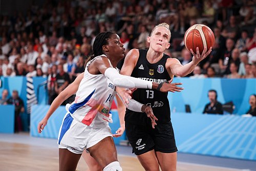 Leonie Fiebich konnte gegen Großbritannien auch mal verschnaufen. - © Christian Charisius/dpa