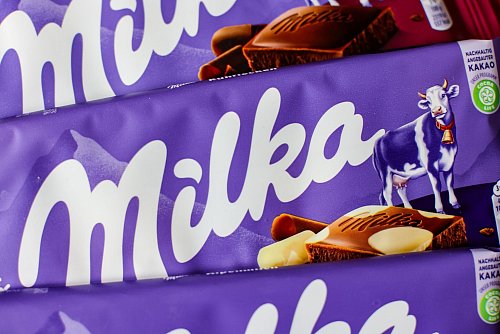 In vielen Geschäften kostet eine Tafel Milka nicht mehr 1,49 Euro, sondern 1,99 Euro. - © Jan Woitas/dpa