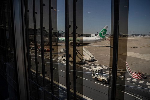 Neben Flügen von und nach Frankreich sind auch Verbindungen von dem Streik betroffen, die nur über Frankreich hinwegfliegen. - © Aurelien Morissard/AP/dpa