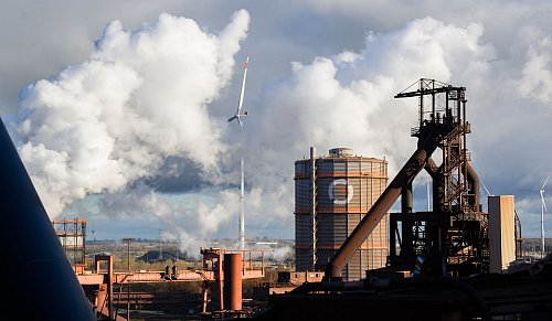 Beim Stahlkonzern Salzgitter sorgen mögliche Übernahmepläne seit Wochen für Unruhe. - © Julian Stratenschulte/dpa