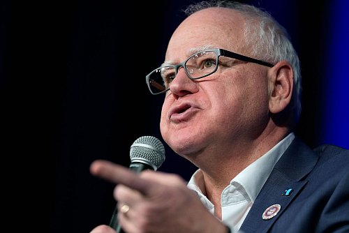 Als Vize wurde es nichts, will Tim Walz nun ins Oval Office? (Archivbild) - © Matthew Putney/AP/dpa