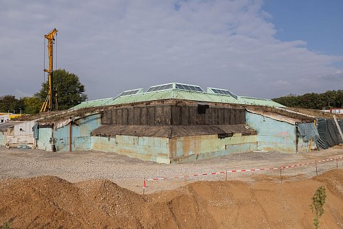 Die Mack-Pyramide - für den Steuerzahlerbund schon jetzt ein Denkmal der Steuergeldverschwendung. - © Rolf Vennenbernd/dpa