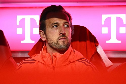 Bekam vor Paris wie andere Stars Erholungszeit auf der Bank: Harry Kane. - © Tom Weller/dpa