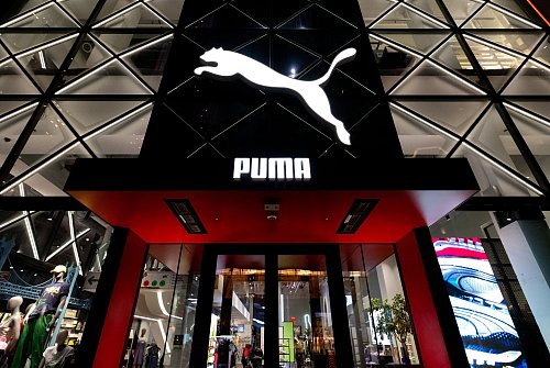 Die US-Zölle wirken sich massiv auf das Geschäft der Sportartikelbranche aus. Aber dazu kommt, dass Pumas ausgetüftelte Markenstrategie nicht zündet. - © Sven Hoppe/dpa