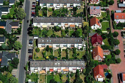 Wer eine Immobilie kaufen möchte, sollte Besichtigungstermine grundsätzlich bei Tageslicht anberaumen. Das erhöht die Chancen, mögliche Probleme zu entdecken. - © Hauke-Christian Dittrich/dpa/dpa-tmn