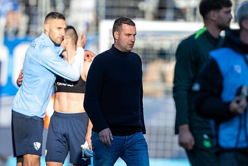 Bochums Sportdirektor Marc Lettau will von einer Trainerdiskussion nichts wissen. - © David Inderlied/dpa