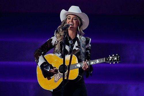 Country-Sängerin Lainey Wilson holt zwei CMA-Country-Preise. - © George Walker IV/Invision via AP/dpa