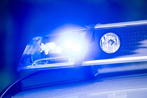 Bei einem schweren Verkehrsunfall auf der A6 sind zwei Menschen ums Leben gekommen. (Symbolfoto) - © Lino Mirgeler/dpa