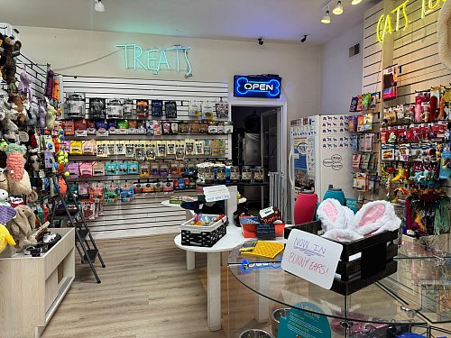 Viele Produkte im Sortiment hier stammen aus China. - © Luzia Geier/dpa