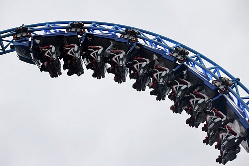 Rasant ging es zu bei den Nationalspielern in einem Freizeitpark. - © Philipp von Ditfurth/dpa