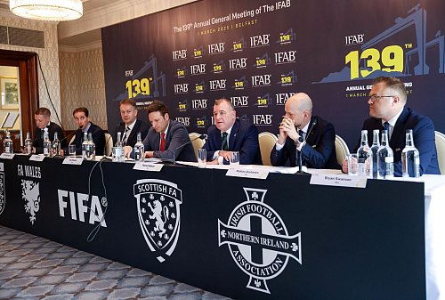 Das Ifab ist für alle Regelfragen des Weltfußballs zuständig. - © Peter Morrison/PA Wire/dpa