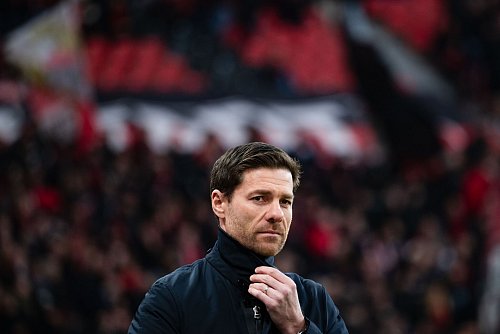 Xabi Alonso ist als Trainer gegen die Bayern noch unbesiegt - © Marius Becker/dpa