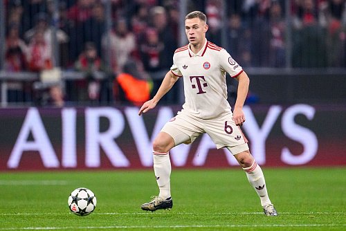 Die Zukunftsfrage von Joshua Kimmich beschäftigt den Verein. - © Tom Weller/dpa