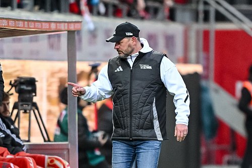 Steffen Baumgart feiert seinen Einstand als Union-Coach. - © Harry Langer/dpa