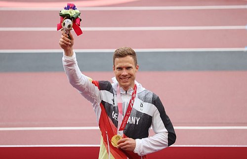 Bei den Paralympics in Paris hofft Prothesen-Weitspringer Markus Rehm auf das fünfte Gold. - © Karl-Josef Hildenbrand/dpa