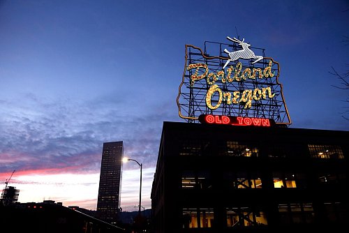 Durch den angekündigten Militäreinsatz in Oregon wächst die Liste der demokratisch regierten Städte, in die Trump Soldaten schickt. (Archivbild) - © Don Ryan/AP/dpa