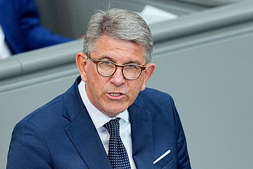 Wolfram Weimer, Staatsminister für Kultur und Medien, intervenierte auch auf diplomatischen Kanälen (Archivbild). - © Michael Kappeler/dpa