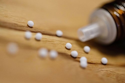 Die Kosten für homöopathische Behandlungen sollen die gesetzlichen Kassen nach dem Willen der Grünen nicht mehr bezahlen. - © Marijan Murat/dpa