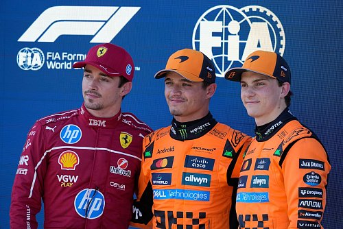 Charles Leclerc (l-r), Lando Norris und Oscar Piastri wollen in Spielberg siegen. - © Darko Bandic/AP/dpa