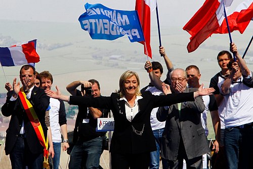 Der Name Le Pen steckt in der Identität der Partei. (Archivbild) - © Francois Mori/AP/dpa