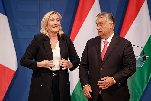 Reaktionen von Le Pens europäischen Verbündeten wie Ungarns Ministerpräsident Victor Orban folgten prompt. (Archivbild) - © Laszlo Balogh/AP/dpa