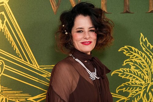 Parker Posey ist bei vielen «The White Lotus»-Fans beliebt. (Archivbild) - © Chris Pizzello/Invision via AP/dpa