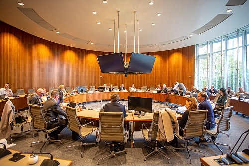Der Untersuchungsausschuss will prüfen, ob Vettern- und Parteibuchwirtschaft den Ausschlag bei der Besetzung der Stelle gab. - © Thomas Banneyer/dpa