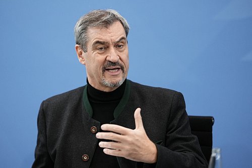 Zeigt sich zufrieden: CSU-Chef Söder. - © Michael Kappeler/dpa