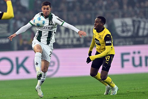 Hart umkämpftes Borussen-Duell - © Federico Gambarini/dpa