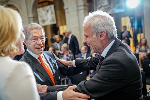 Kennengelernt hatten sich die frühere Kanzlerin Angela Merkel und der Kunsthistoriker Horst Bredekamp einst über Merkels Ehemann, Joachim Sauer. - © Kay Nietfeld/dpa